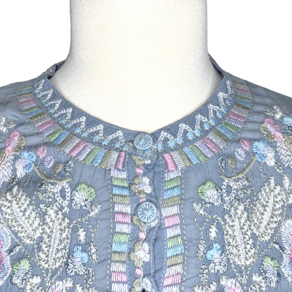 Johnny Was Women Embroidered Floral Mayan Tunic in Fog Small Scalloped Hem - Picture 7 of 16